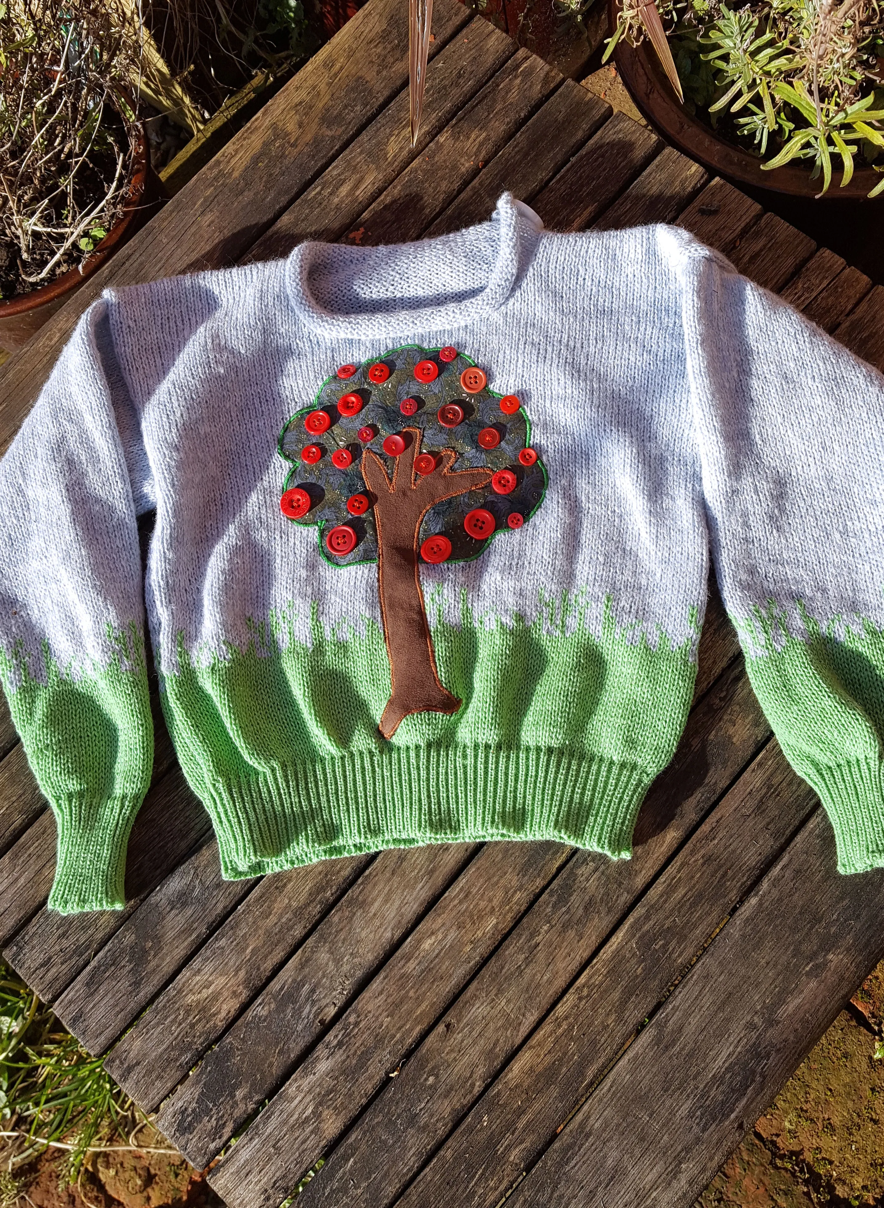 Apple tree, childs fair isle and applique jumper to fit age 4 chest size 26 inches