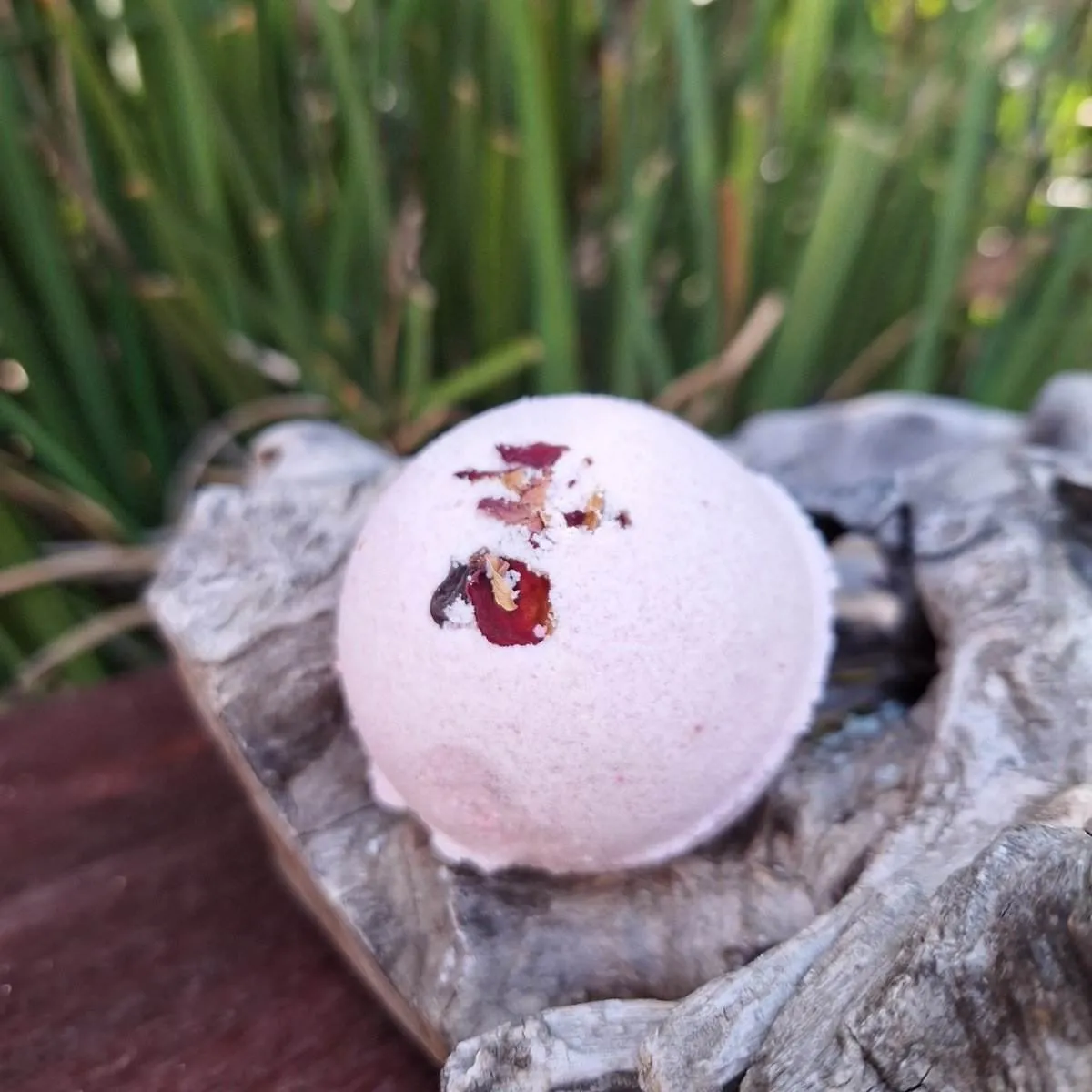 BATH BOMB:  Rose Garden (Geranium)