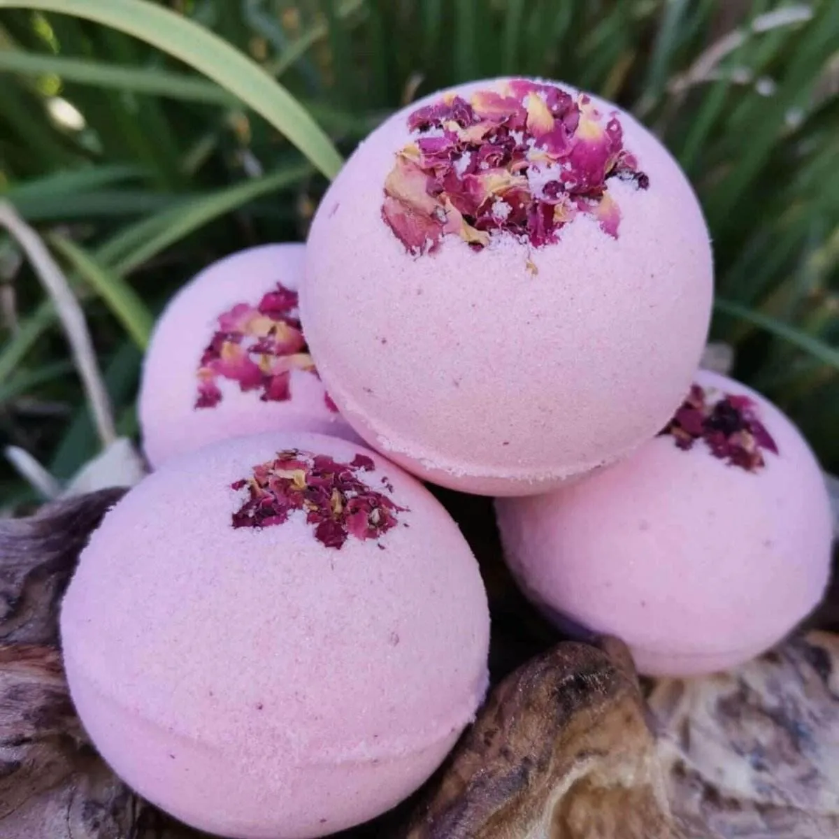 BATH BOMB:  Rose Garden (Geranium)