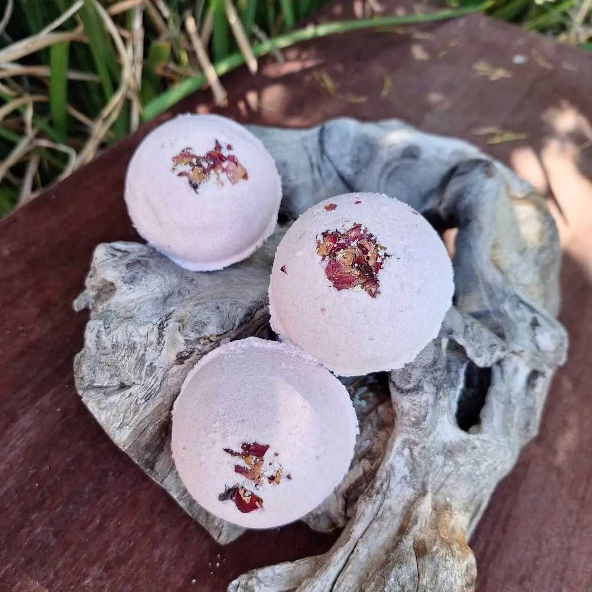 BATH BOMB:  Rose Garden (Geranium)