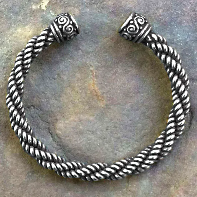 Celtic Bracelet (Medium Braid) - Bronze or Silver