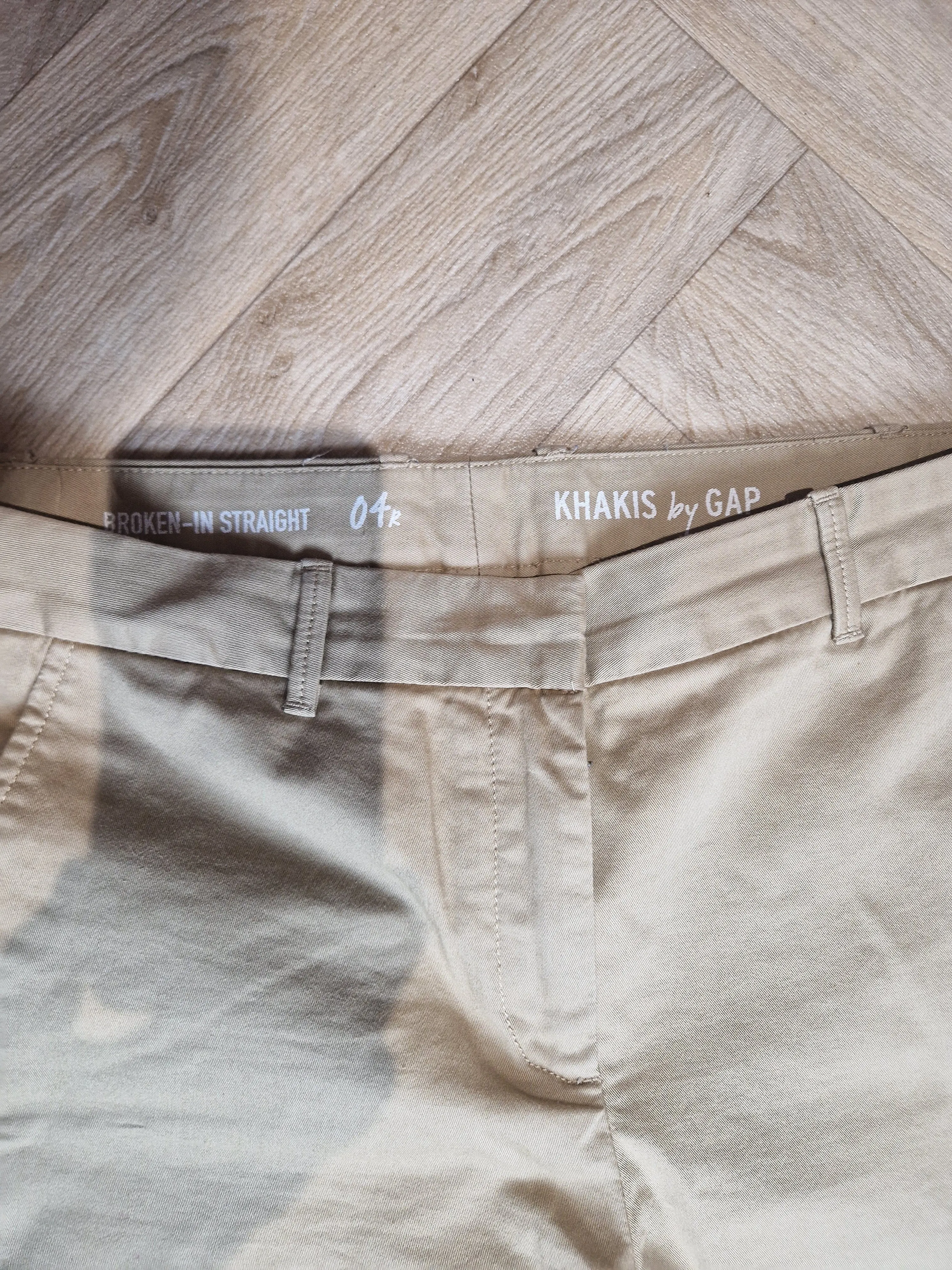 Gap broken in straight Khakis ( chinos) size 8