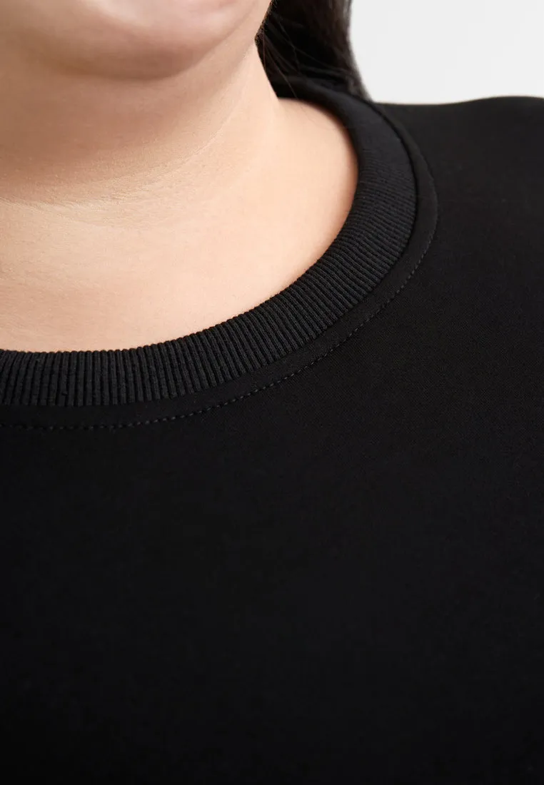 Jade Minimalist Pocket Jumper - Black