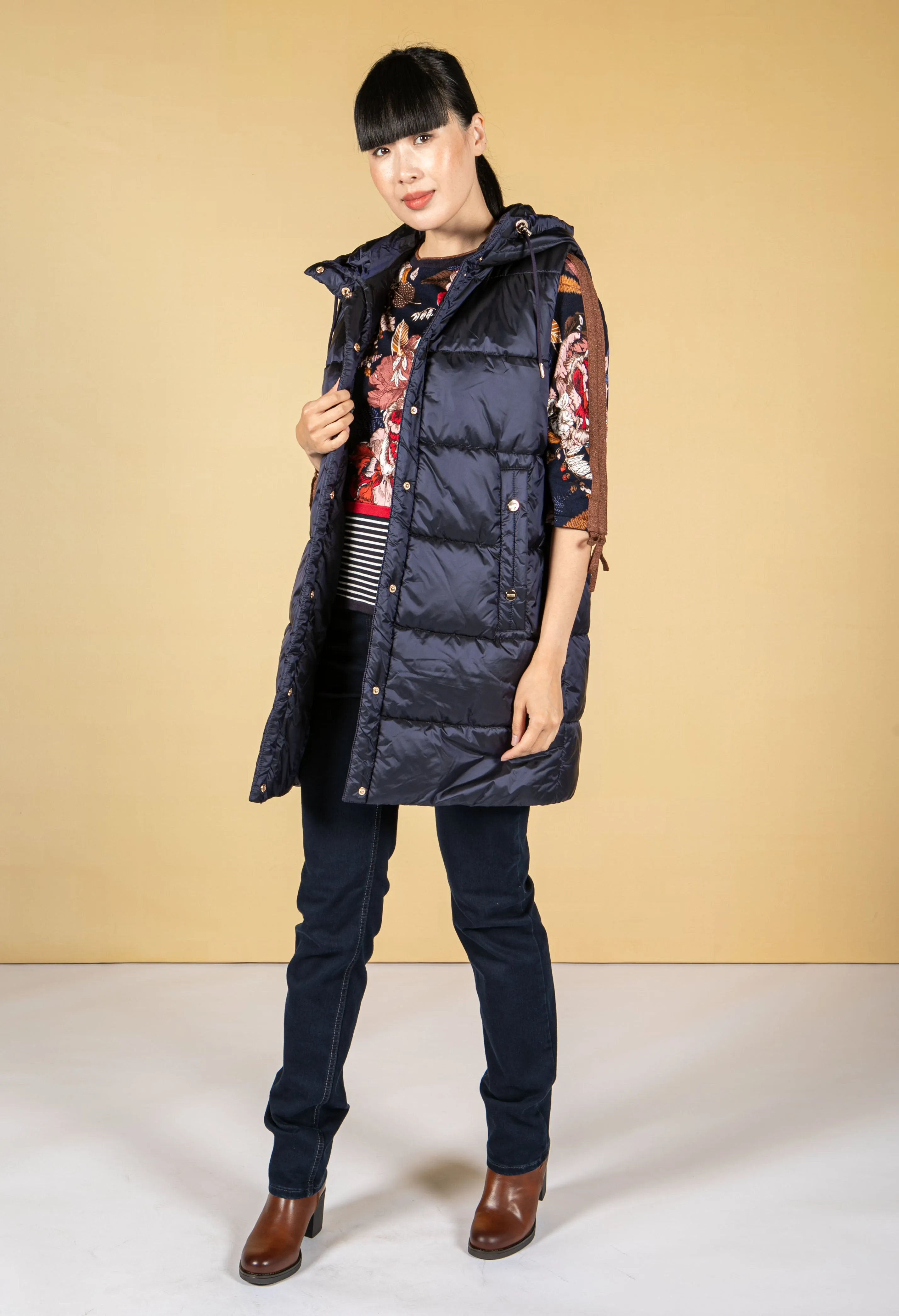 Quilted Long Hooded Gilet in Midnight Navy