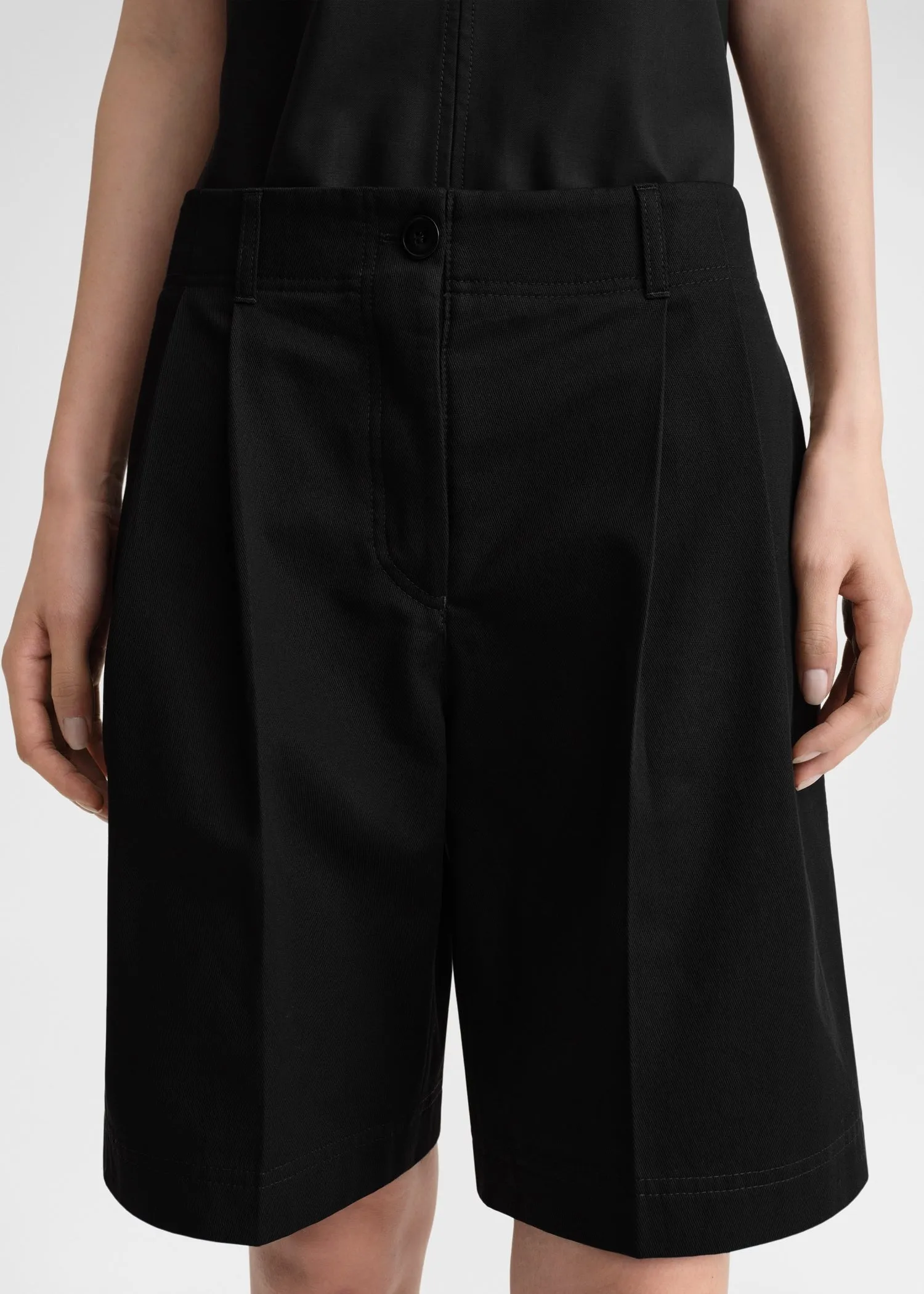 Relaxed chino shorts black