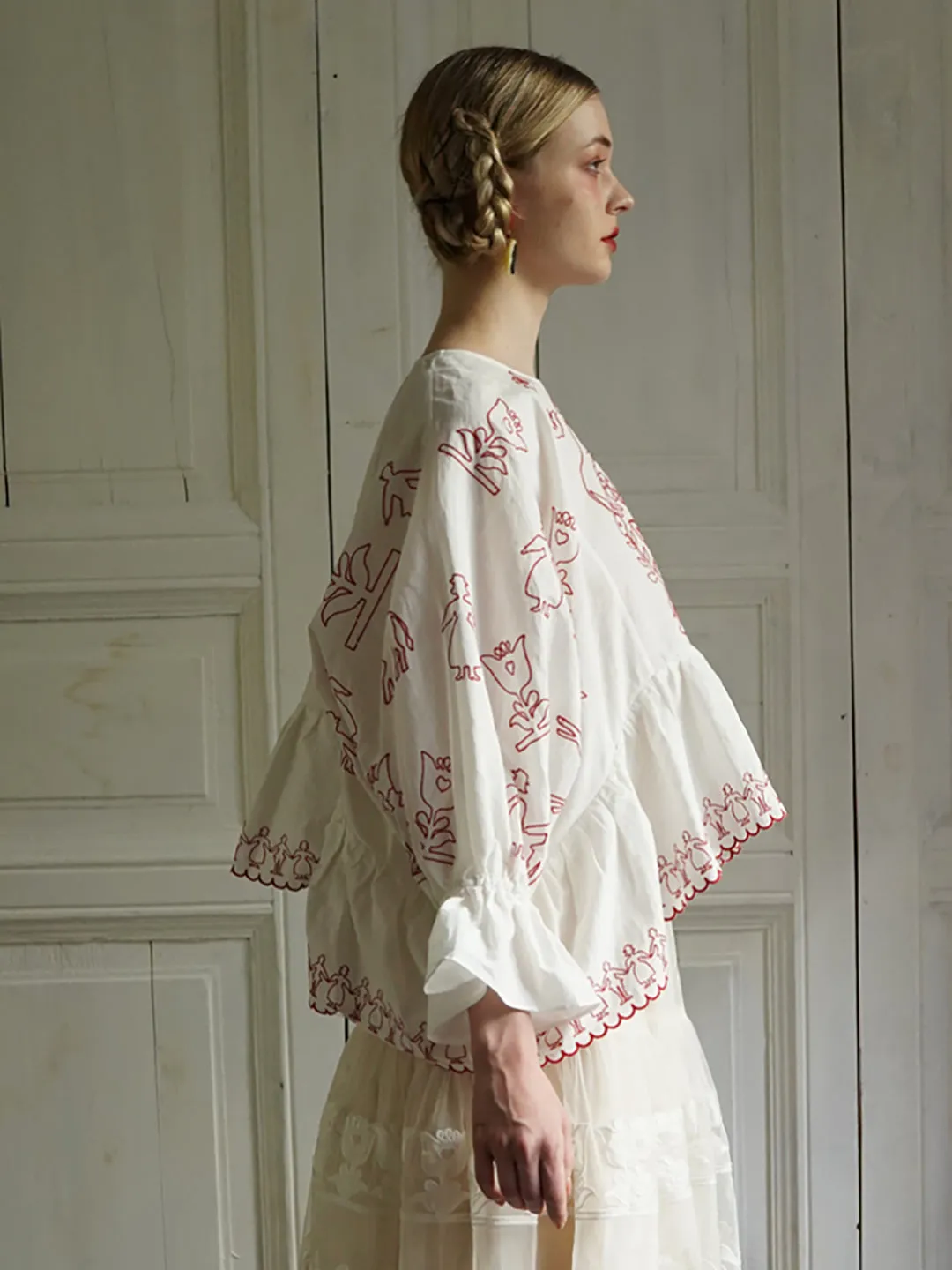 Unlogical Poem Retro Style Paper-cut Embroidery Cape Sleeve Blouse