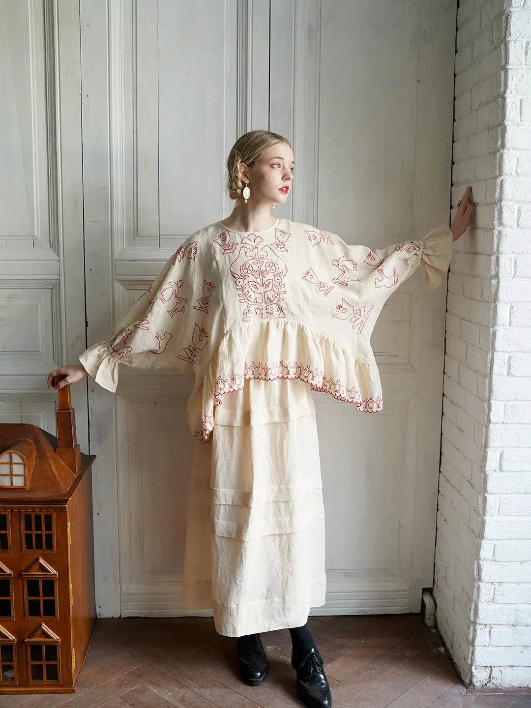 Unlogical Poem Retro Style Paper-cut Embroidery Cape Sleeve Blouse