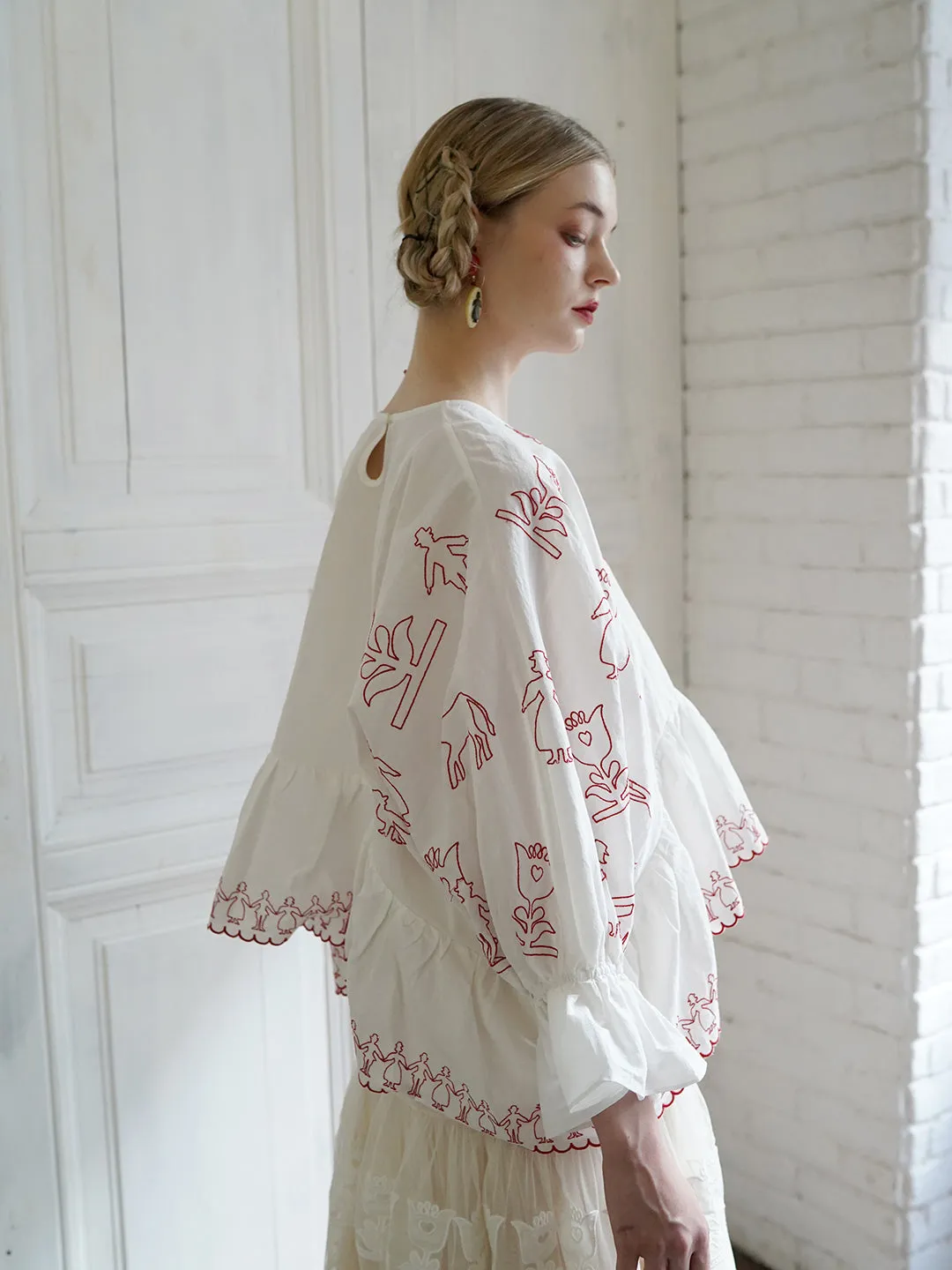 Unlogical Poem Retro Style Paper-cut Embroidery Cape Sleeve Blouse