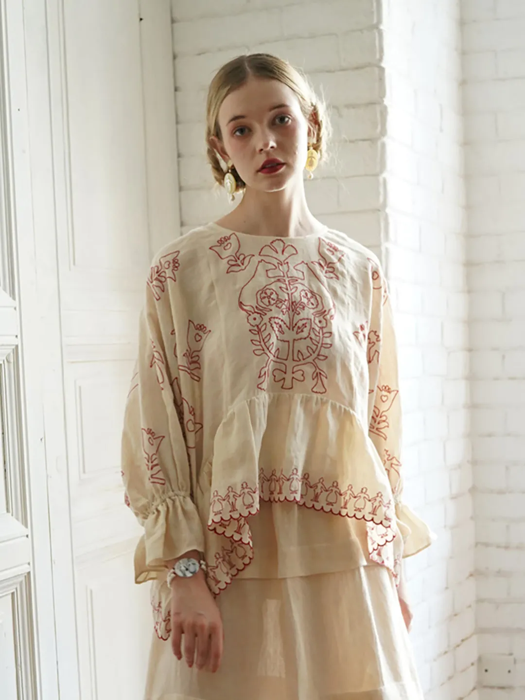 Unlogical Poem Retro Style Paper-cut Embroidery Cape Sleeve Blouse