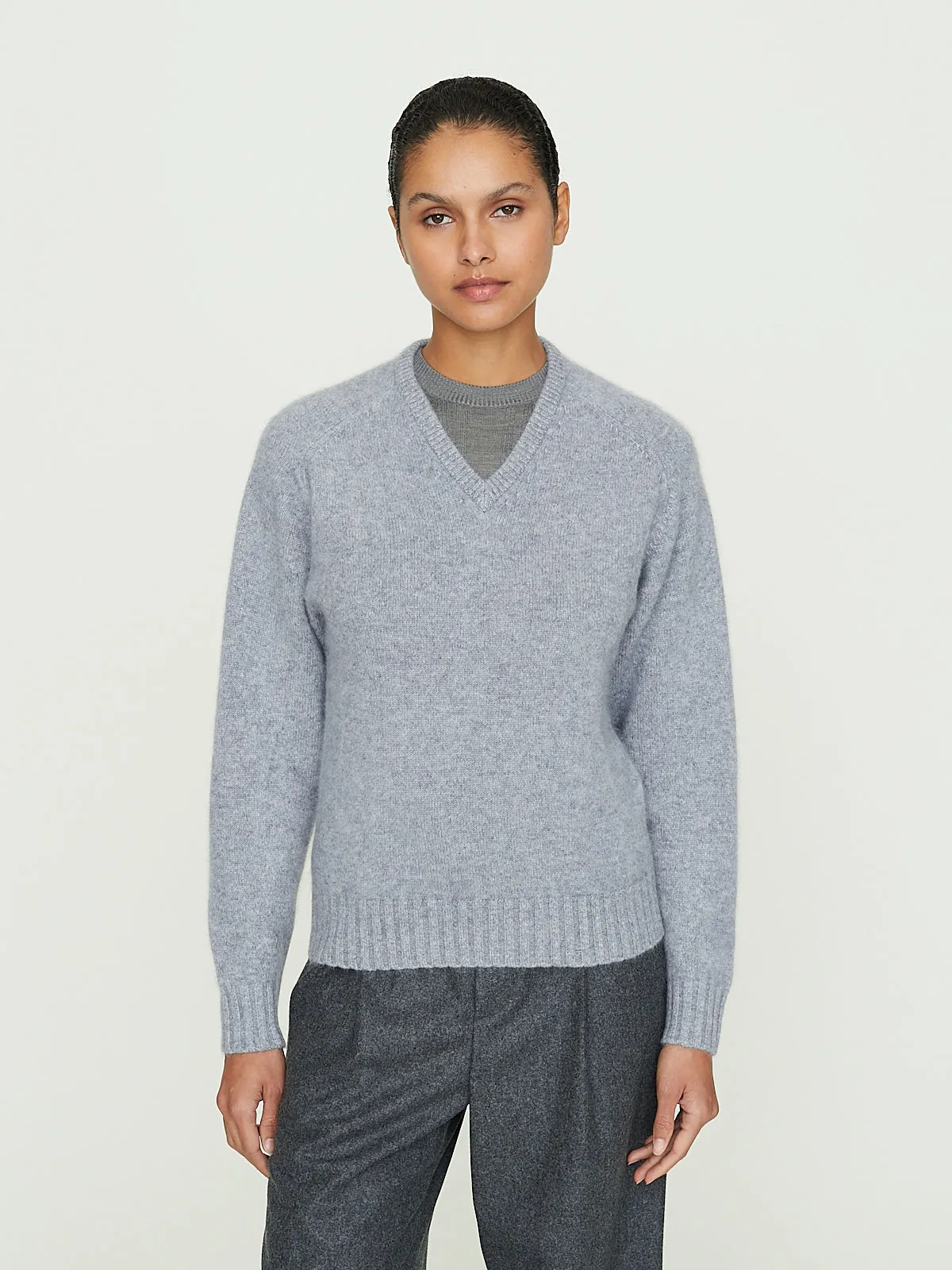 V-Neck Jumper in Heather Light Grey