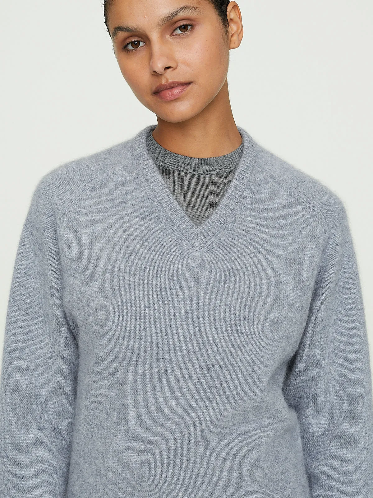 V-Neck Jumper in Heather Light Grey